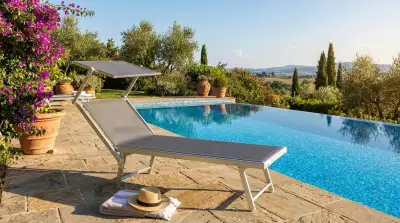 Guida Definitiva ai Lettini Prendisole da Piscina