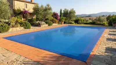 Telo Copripiscina: Protezione Essenziale Tutto l'Anno